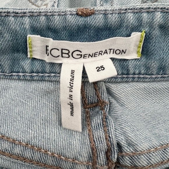 BCBGeneration Distressed Cut Off Jean Shorts Size 25 Women’s - Picture 2 of 6